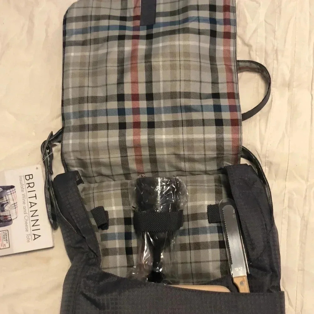 Brittania Cheese and wine picnic tote. New unused condition.